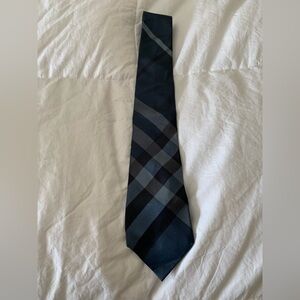 Elegant Burberry London Plaid Check Silk Men's Tie